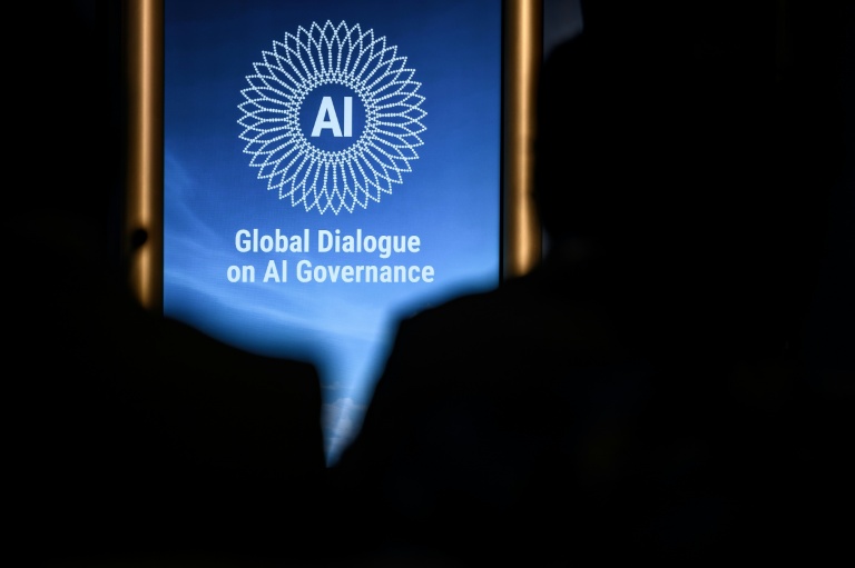 Le logo du premier Dialogue mondial sur la gouvernance de l'IA, le 6 juillet 2026 à Genève