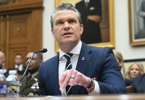 Le secrétaire américain à la Défense, Pete Hegseth, témoigne devant la commission des forces armées de la Chambre des représentants des États-Unis lors d'une audition au Capitole, le 29 avril 2026 à Washington