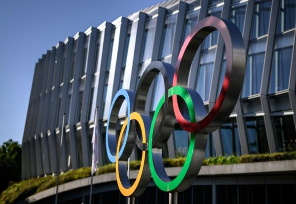 Les cinq anneaux du drapeau olympique, devant la Maison olympique de Lausanne, le 22 juin 2026
