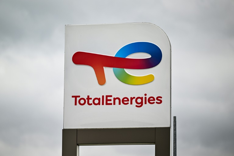 TotalEnergies est jugé à Paris, accusé d'avoir manqué à son devoir de vigilance en matière de risques environnementaux 