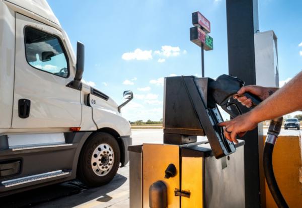 Pompe à diesel dans une station-service le 14 septembre 2026 à Buda, au Texas.