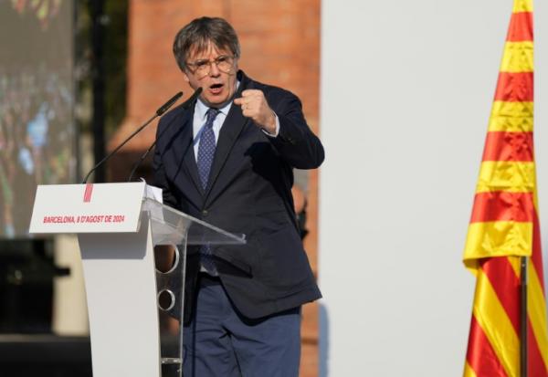 Le leader séparatiste catalan Carles Puigdemont lors d'un discours à Barcelone le 8 août 2024