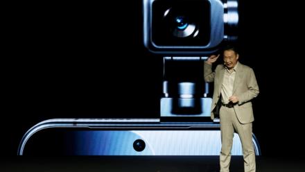 Le fabricant chinois de smartphones Honor a dévoilé dimanche à Barcelone son tout premier "téléphone-robot" boosté à l'intelligence artificielle