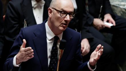 Le ministre de l'Economie Roland Lescure lors d'une session de questions au gouvernement à l'Assemblée nationale, le 15 juillet 2026 à Paris