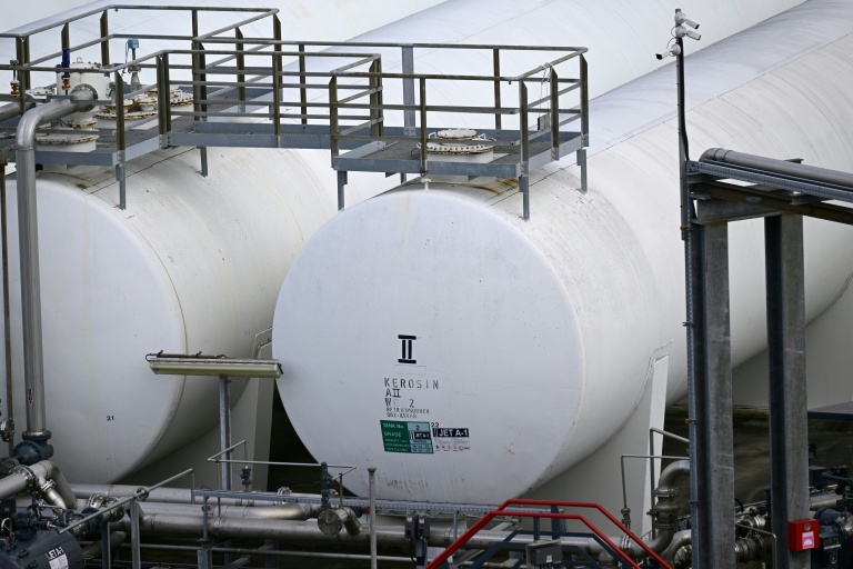 Le kérosène cher compromet l'avenir de compagnies aériennes à prix bas