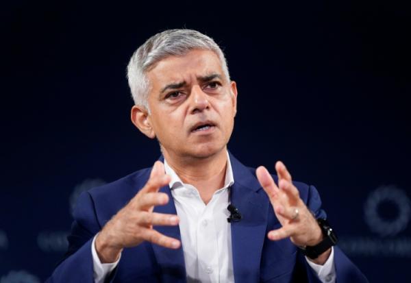 Le maire de Londres, Sadiq Khan, craint que l'intelligence artificielle (IA) ne cause un "chômage de masse" qui toucherait particulièrement la capitale britannique