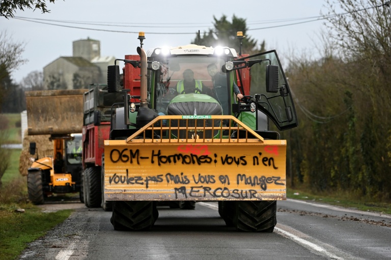 Manifestation d'agriculteurs le 19 décembre à Alençon, dans l'Orne.