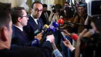 Le président de la commission d'enquête sur l'organisation des élections Thomas Cazenave (c) répond aux questions après que le milliardaire Pierre-Edouard Stérin ne s'est pas présenté à l'audition, à l'Assemblée nationale, le 20 mai 2025 à Paris