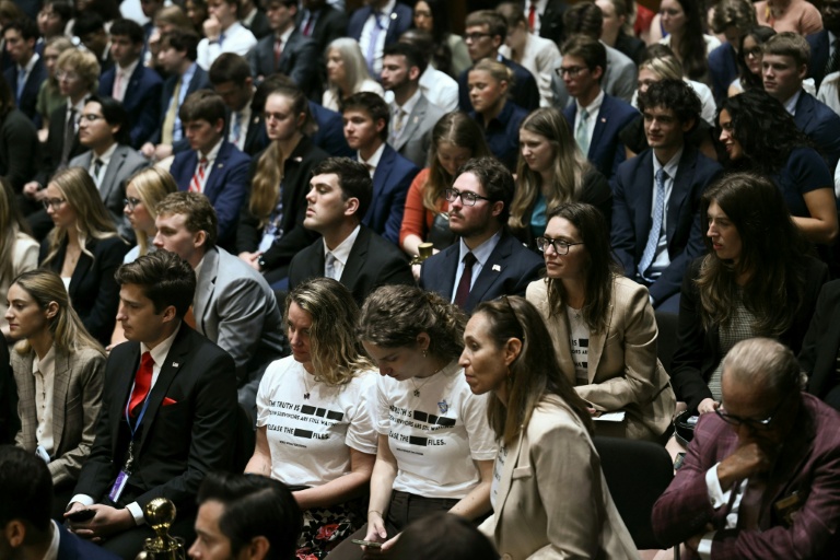 Des spectateurs de l'audition de Todd Blanche devant la commission judiciaire du Sénat américain, à Washington, le 15 juillet 2026