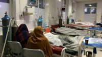Dans un hôpital de Jalalabad, le 27 février 2026, après qu’un tir de mortier pakistanais a frappé un camp de personnes rentrant du Pakistan, en pleine série d’affrontements entre les forces pakistanaises et des membres des services de sécurité talibans près du poste-frontière de Torkham, entre l’Afghanistan et le Pakistan, dans la province de Nangarhar