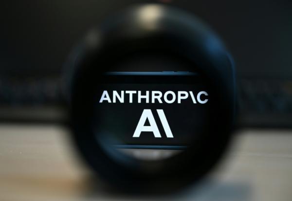 Le patron d'Anthropic, Dario Amodei, a appelé à ralentir la vitesse de développement de l'intelligence artificielle (IA)