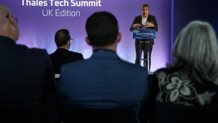 Patrice Caine, président directeur général de Thales, lors de la conférence technologique de Thales, Londres, le 14 septembre 2026