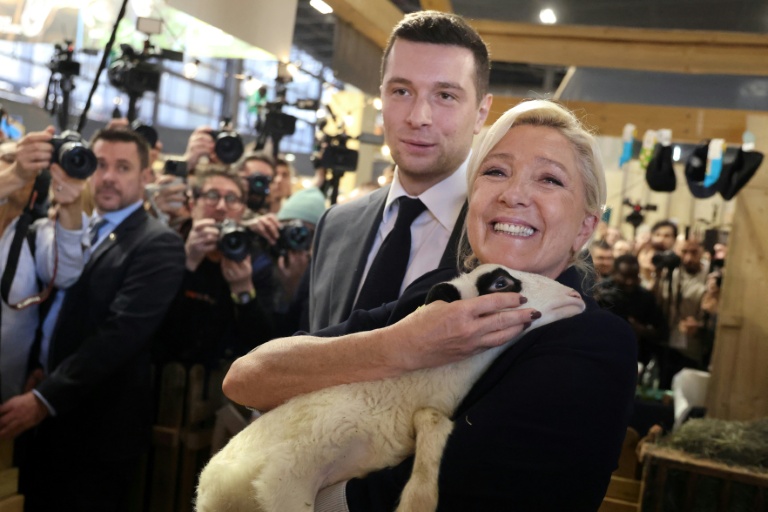 Marine Le Pen, présidente des députés RN et Jordan Bardella, président du RN, en visite au Salon de l'agriculture, Porte de Versailles à Paris, le 26 février 2026