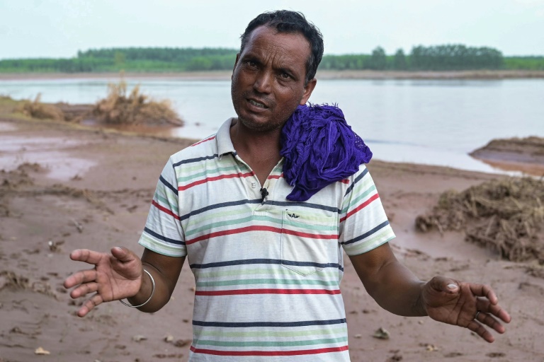 L'agriculteur Surjan Lal lors d'une interview avec l'AFP dans le village de Toor, dans l'Etat du Pendjab, le 11 septembre 2025 en Inde