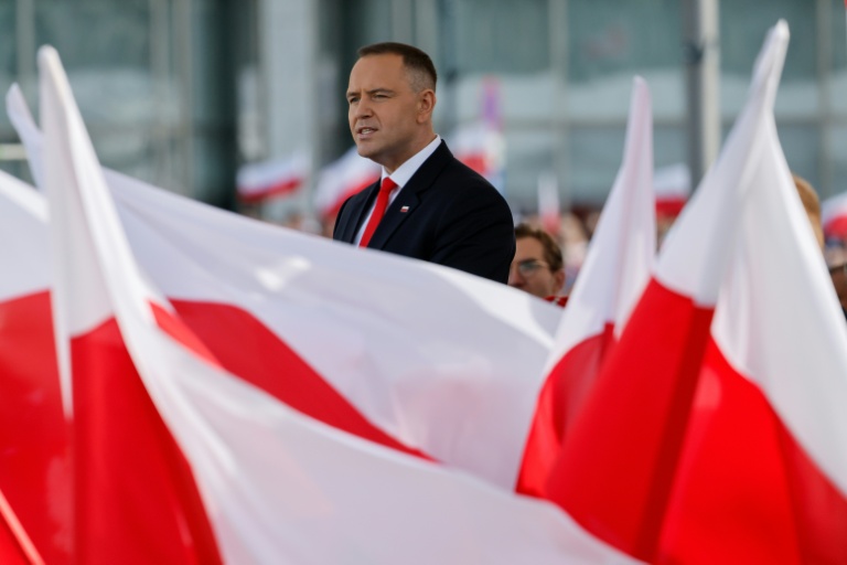 Le président polonais Karol Nawrocki s'exprime lors d'une cérémonie le 6 août 2025 à Varsovie