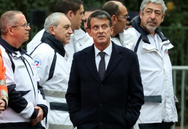 Manuel Valls arrive à la cérémonie d'hommage aux victimes du 13-Novembre au Bataclan, le 13 novembre 2025