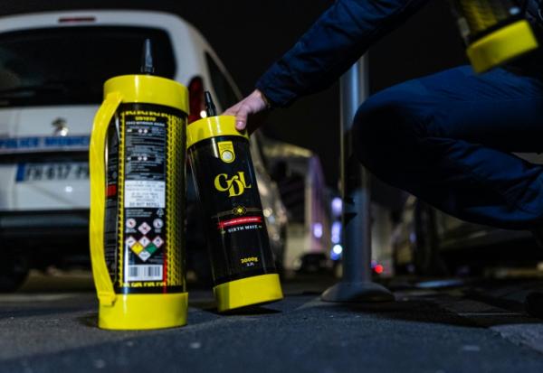Des bonbonnes de protoxyde d'azote découvertes par des policiers lors de contrôles routiers à Lille, le 25 avril 2026 dans le Nord
