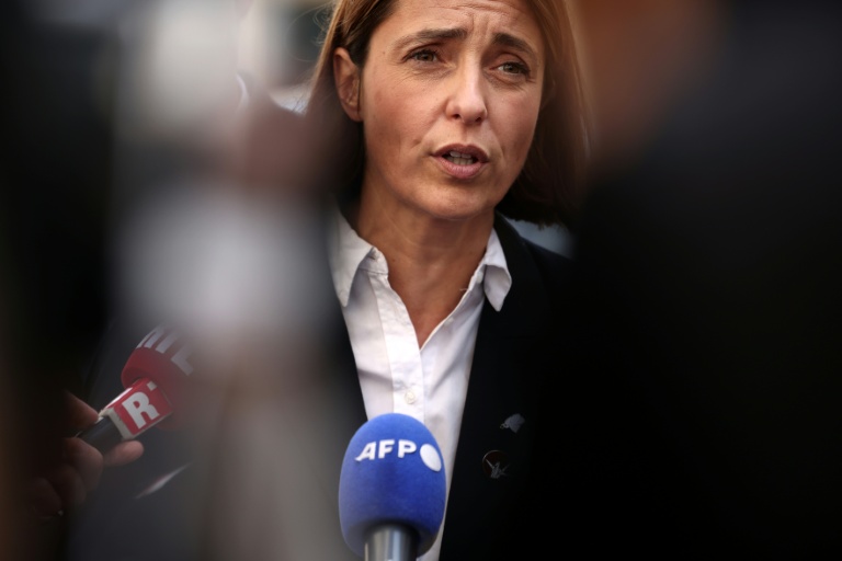 La secrétaire générale de la CGT Sophie Binet s'exprime devant la presse après s'être entretenue avec le Premier ministre Sébastien Lecornu, le 15 septembre 2025 à Paris