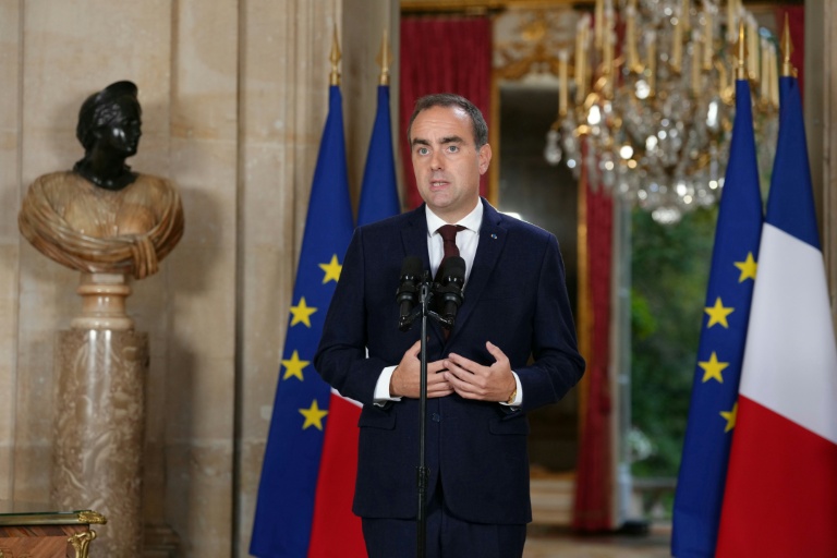 Le Premier ministre Sébastien Lecornu lors d'une allocation concernant la situation dans les lycées, le prix des carburants, la crise agricole et la situation financière de la France, le 7 octobre 2026 à l'hôtel de Matignon, à Paris