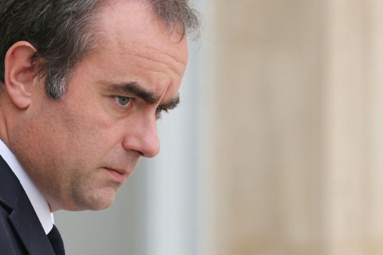 Le Premier ministre Sébastien Lecornu quitte l'Elysée après le conseil des ministres, le 10 septembre 2026 à Paris