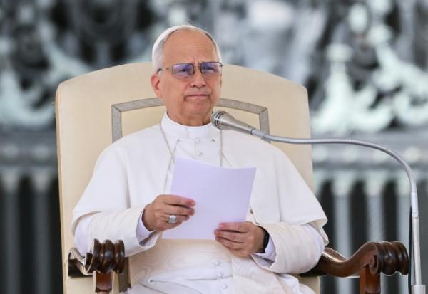 Le pape Léon XIV prononce un discours lors de son audience générale hebdomadaire sur la place Saint-Pierre au Vatican, le 17 septembre 2025