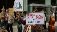 Des employés de Radio France manifestent le 13 septembre 2026 devant le siège à Paris pour protester contre l'arrivée de Charles Sapin sur France Inter