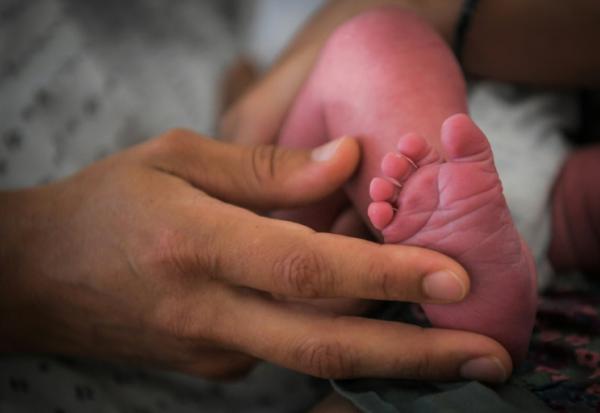Face aux difficultés rencontrées par les familles monoparentales, qui sont près de 2,4 millions en France, les assureurs cherchent à séduire cette nouvelle clientèle en développant des offres adaptées à leurs besoins