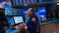 Trader sur le parquet du New York Stock Exchange (NYSE) le 3 septembre 2025.