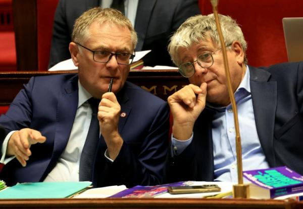 Le rapporteur général du budget Philippe Juvin (LR) et le président de la commission des finances de l'Assemblée, Eric Coquerel (LFI), le 17 novembre 2025 à l'Assemblée nationale à Paris 