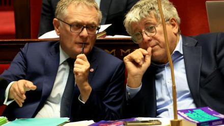 Le rapporteur général du budget Philippe Juvin (LR) et le président de la commission des finances de l'Assemblée, Eric Coquerel (LFI), le 17 novembre 2025 à l'Assemblée nationale à Paris 