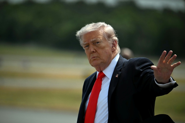 Le président américain Donald Trump à son arrivée à l'aéroport d'Ocala, en Floride, le 1er mai 2026