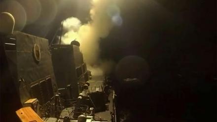 Capture d'écran réalisée à partir d'une vidéo diffusée le 11 juin 2026 par le Commandement central américain (CENTCOM), montrant, selon l'armée américaine, des frappes visant des cibles iraniennes