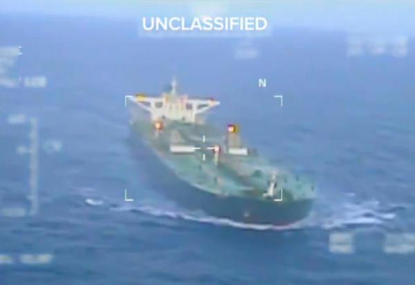 Image d'un pétrolier saisi par les Etats-Unis la ministre américaine de la Sécurité intérieure, Kristi Noem le 20 décembre 2025