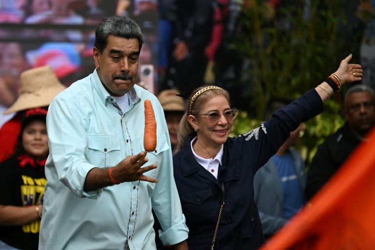 Le président vénézuélien Nicolas Maduro et son épouse Cilia Flores, le 10 décembre 2025 à Caracas