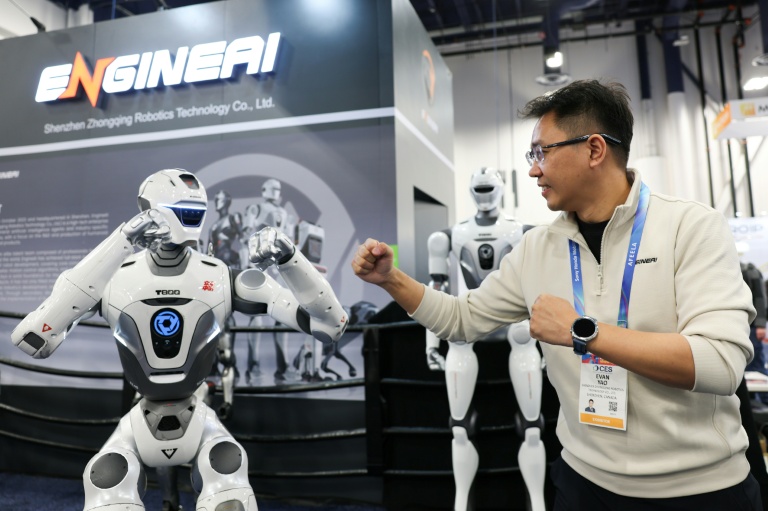 EngineAI founder Evan Yao says the China-based maker of humanoid robots is working with US tech titans such as Amazon and Meta on giving them AI brains