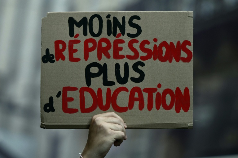 Une pancarte durant une manifestation de lycéens à Bordeaux, le 6 octobre 2026