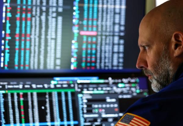 Un trader à la Bourse de New York, le 16 avril 2026