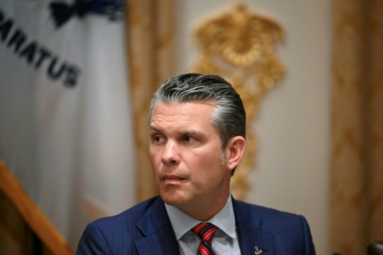Le ministre de la Défense Pete Hegseth s'exprime lors d'une rencontre avec le président argentin Javier Milei à la Maison Blanche, le 14 octobre 2025 à Washington
