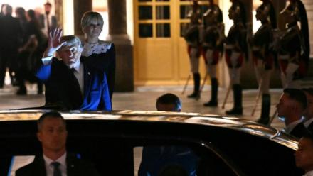 Le président américain Donald Trump quitte le Château de Versailles après un dîner avec le couple présidentiel français, le 17 juin 2026