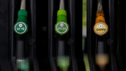 Les prix des carburants à la pompe étaient la semaine dernière à leur plus bas niveau depuis plus de trois ans en France