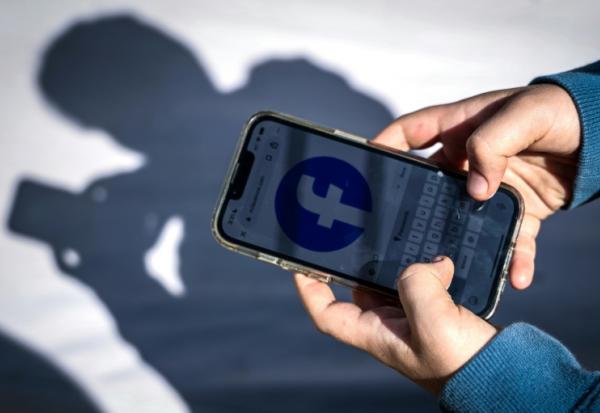 L'usage des réseaux sociaux nuit à la santé mentale des adolescents, en particulier celle des filles, estime l'agence française de sécurité sanitaire (Anses)