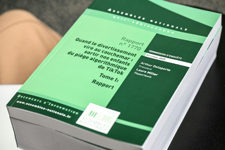Le rapport de la commission d'enquête parlementaire sur les effets psychologiques de la plateforme de vidéos courtes TikTok sur les mineurs présenté à l'Assemblée nationale, le 11 septembre 2025 à Paris