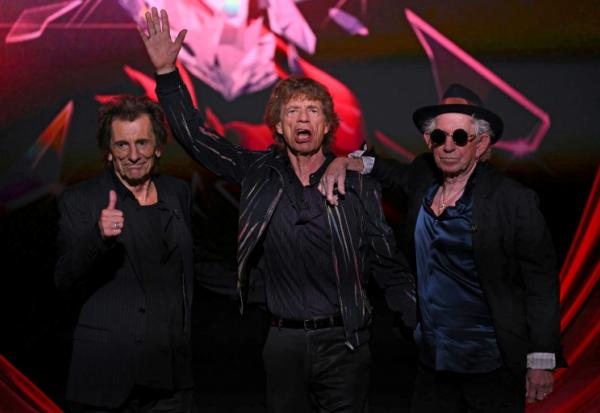 (g-d) Ron Wood, Mick Jagger et Keith Richards, du groupe de rock britannique The Rolling Stones, lors du lancement de leur nouvel album "Hackney Diamond" à Londres, le 6 septembre 2023