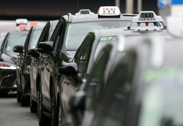 Manifestation de taxis à Saint-Denis en Seine-Saint-Denis, le 21 mai 2025