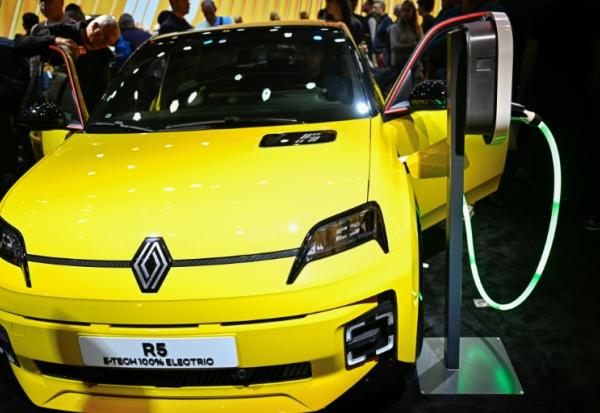 La Renault 5 Electrique présentée lors du salon de l'automobile de Paris le 16 octobre 2024 (Archives)