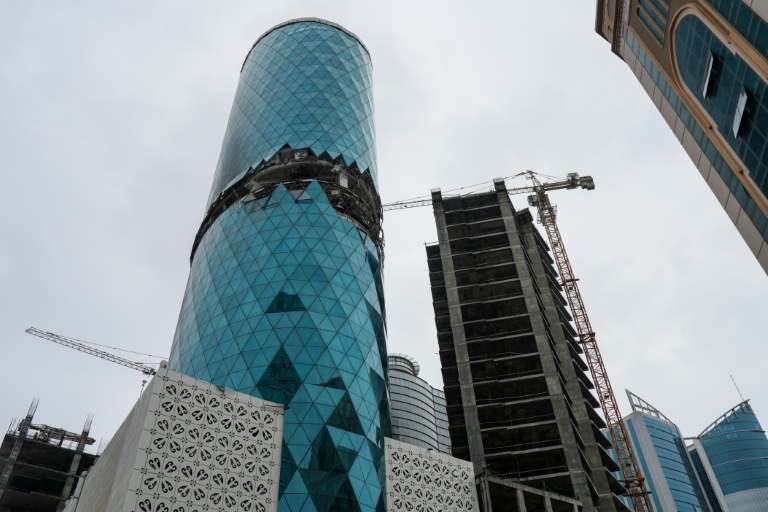 Un bâtiment endommagé par la frappe d'un drone à Manama, à Bahreïn, le 10 mars 2026 