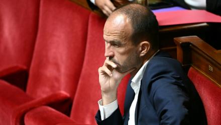 Le député Manuel Bompard de La France Insoumise avant le vote de confiance sur le budget d'austérité du gouvernement, à l'Assemblée nationale à Paris, le 8 septembre 2025