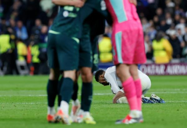 Le Madrilène Jude Bellingham à la fin de la rencontre de C1 perdue contre Manchester City le 10 décembre 2025 dans le stade Santiago Bernabeu à Madrid 