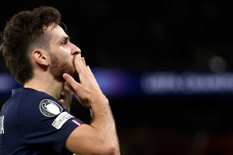 L'attaquant géorgien du Paris Saint-Germain Khvicha Kvaratskhelia après son but contre l'Atalanta Bergame, en Ligue des champions au Parc des Princes le 17 septembre 2025 