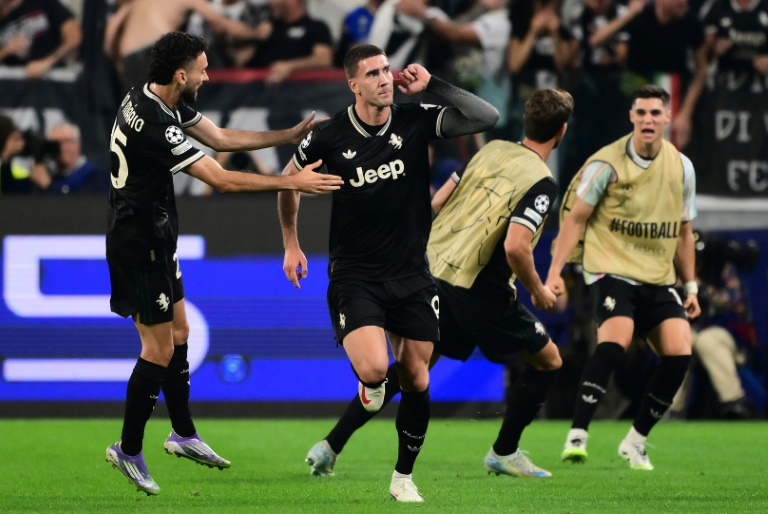 L'attaquant de la Juventus Dusan Vlahovic (au centre) lors du match nul contre Dortmund, à Turin le 15 septembre 2025 en Ligue des champions